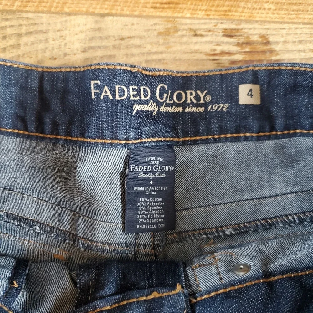 Faded Glory Womens Denim Jean Shorts Blue Medium‎ Wash Cuffed Size 4